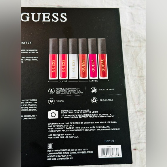 Guess Lip Red Look Book NWT - Picture 8 of 9
